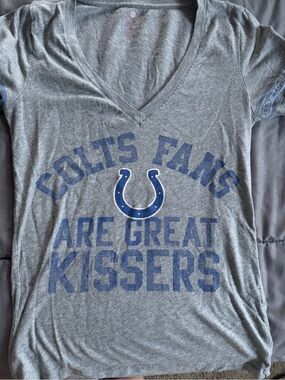 Women’s Grey 'Colts Fans Are Great Kissers' V-Neck Tee